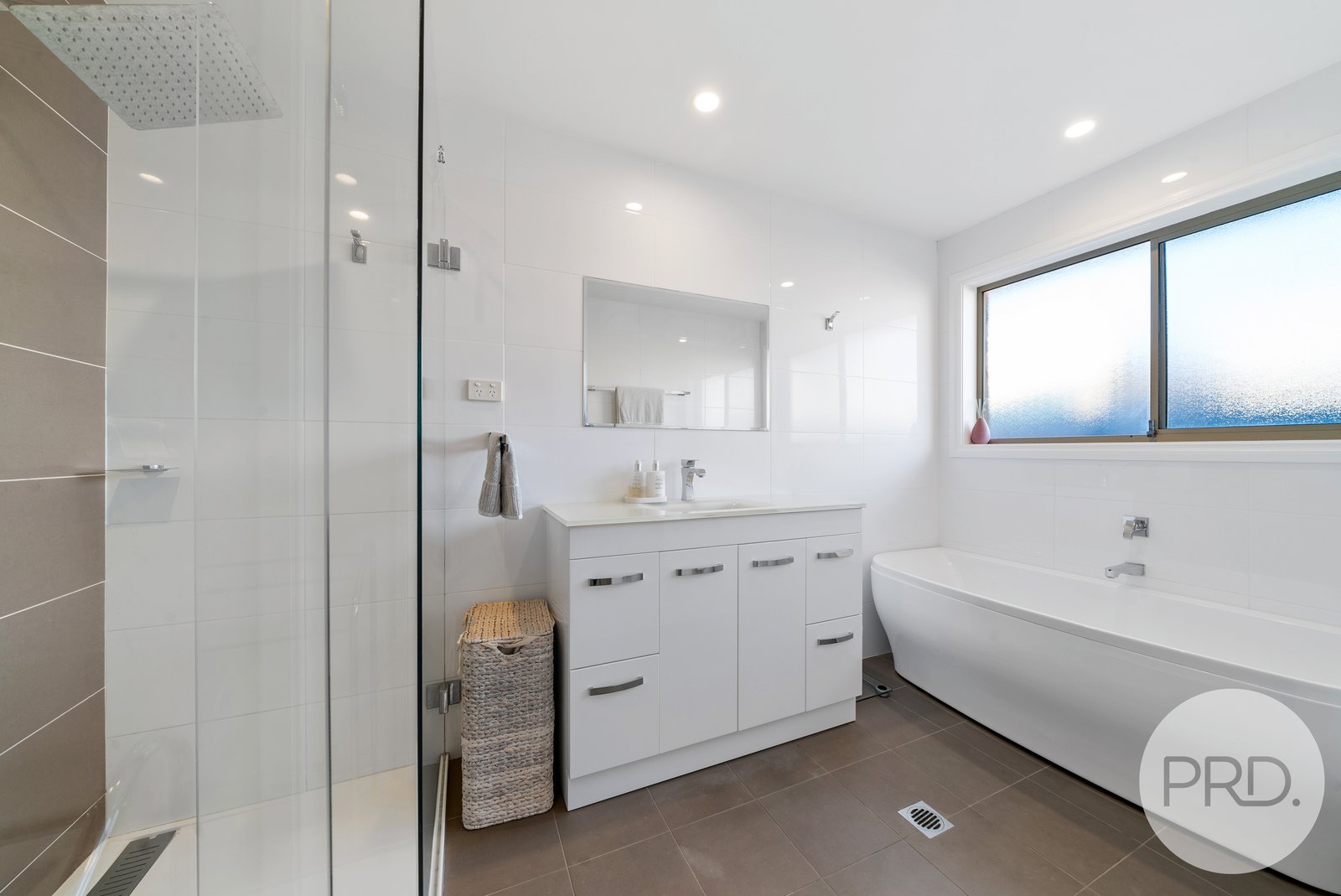 77 Balleroo Crescent GLENFIELD PARK 13