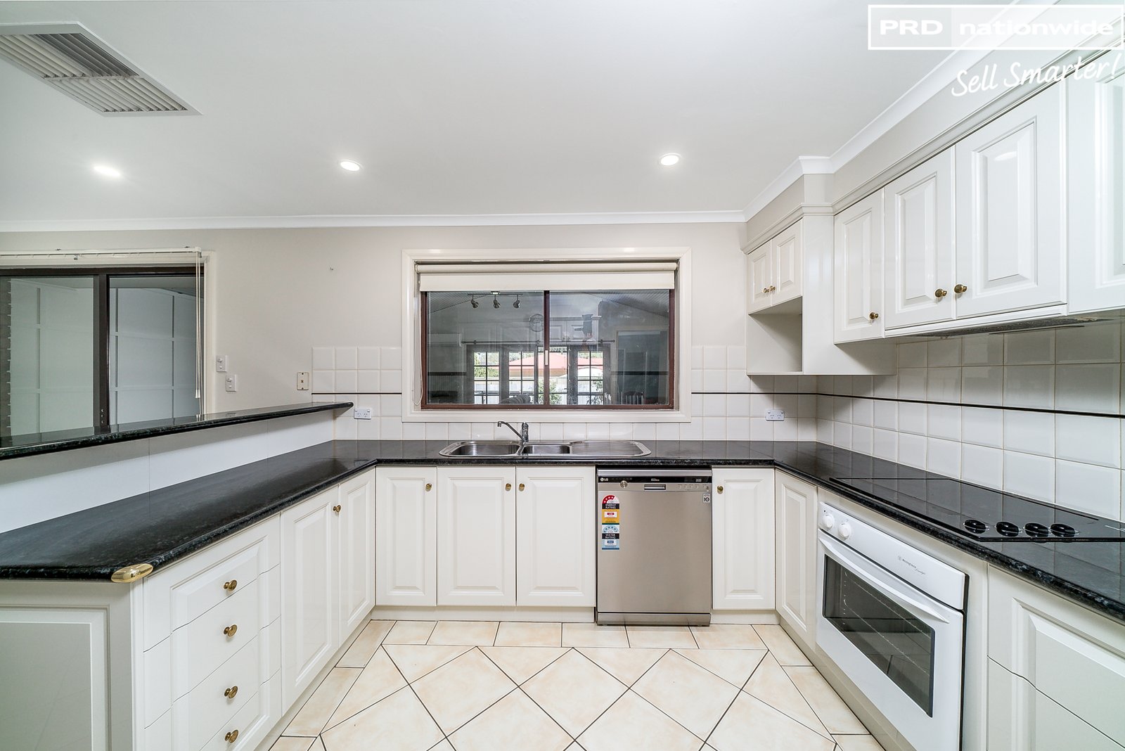 77 Balmoral Crescent LAKE ALBERT 13