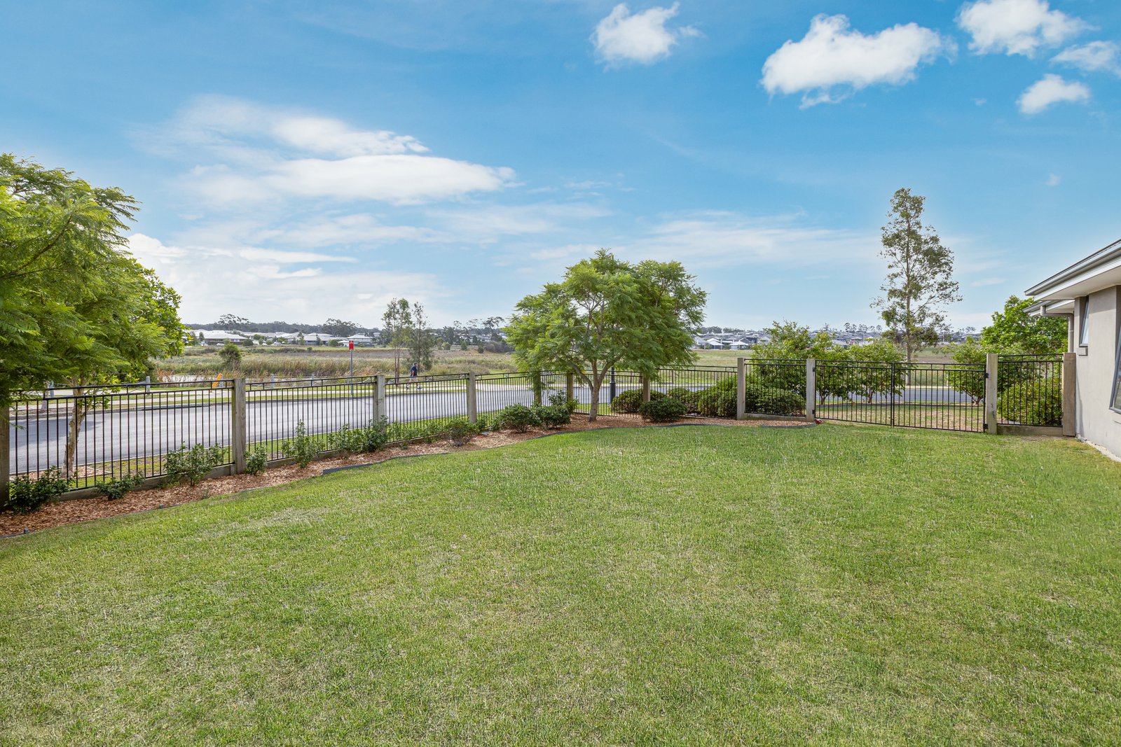 77 Barr Promenade THORNTON 2