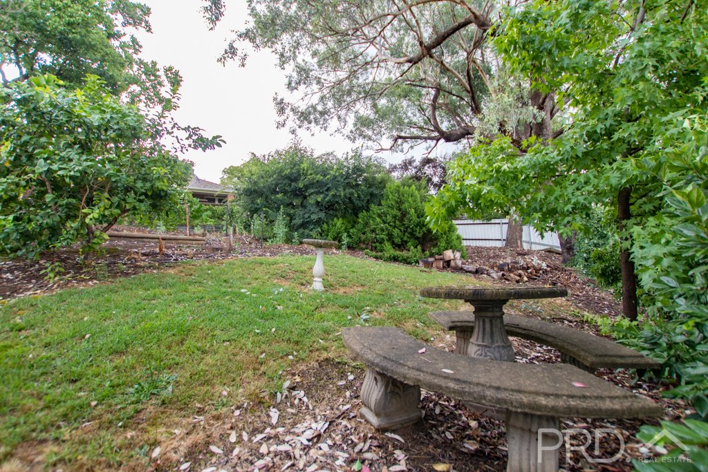77 Dalhunty Street TUMUT 17