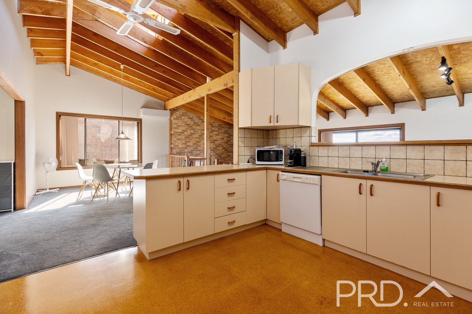 77 Dalhunty Street TUMUT 4