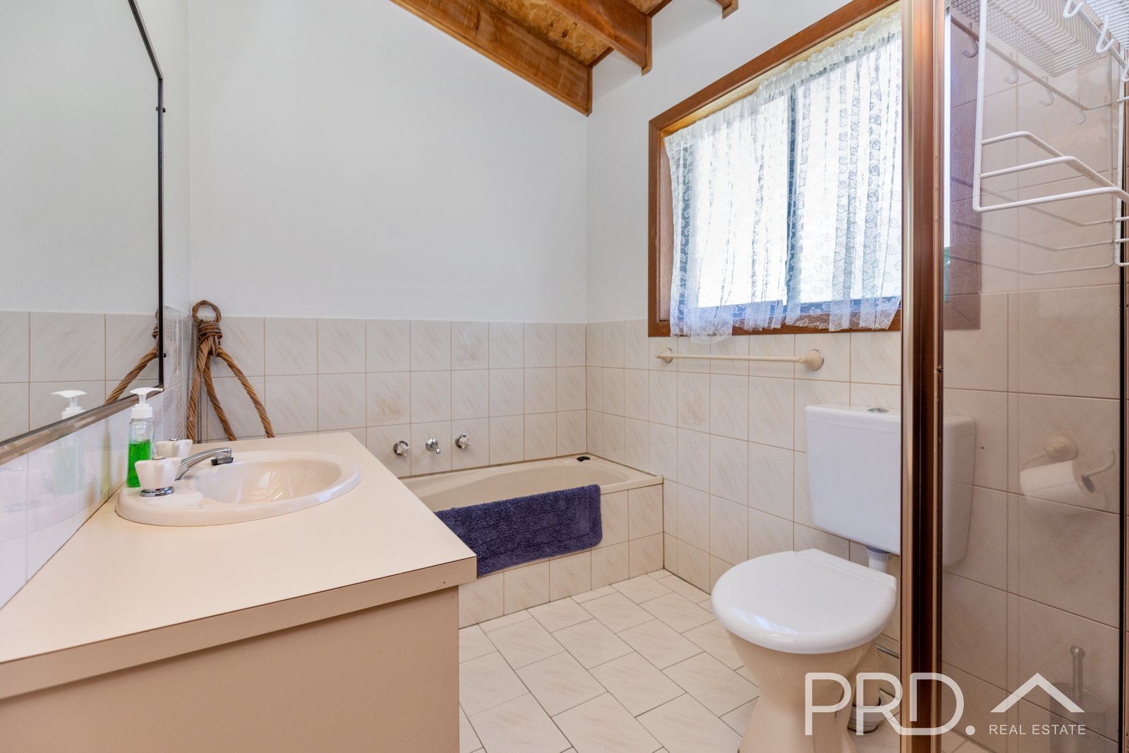 77 Dalhunty Street TUMUT 12