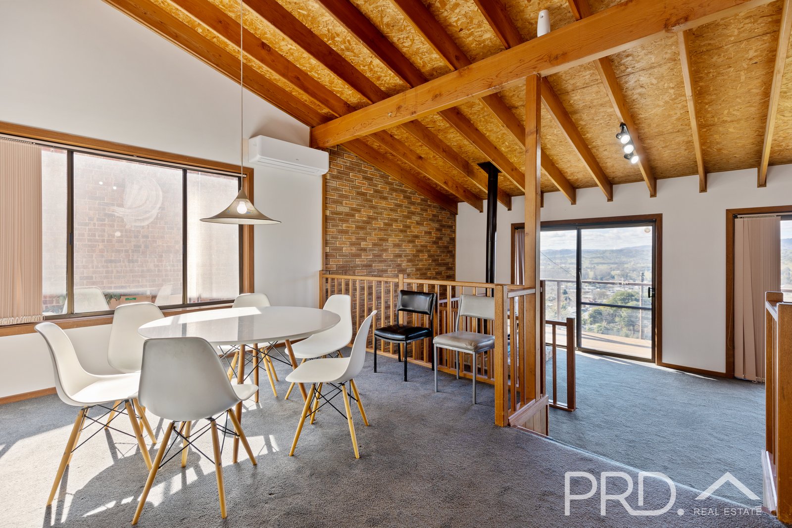 77 Dalhunty Street TUMUT 14