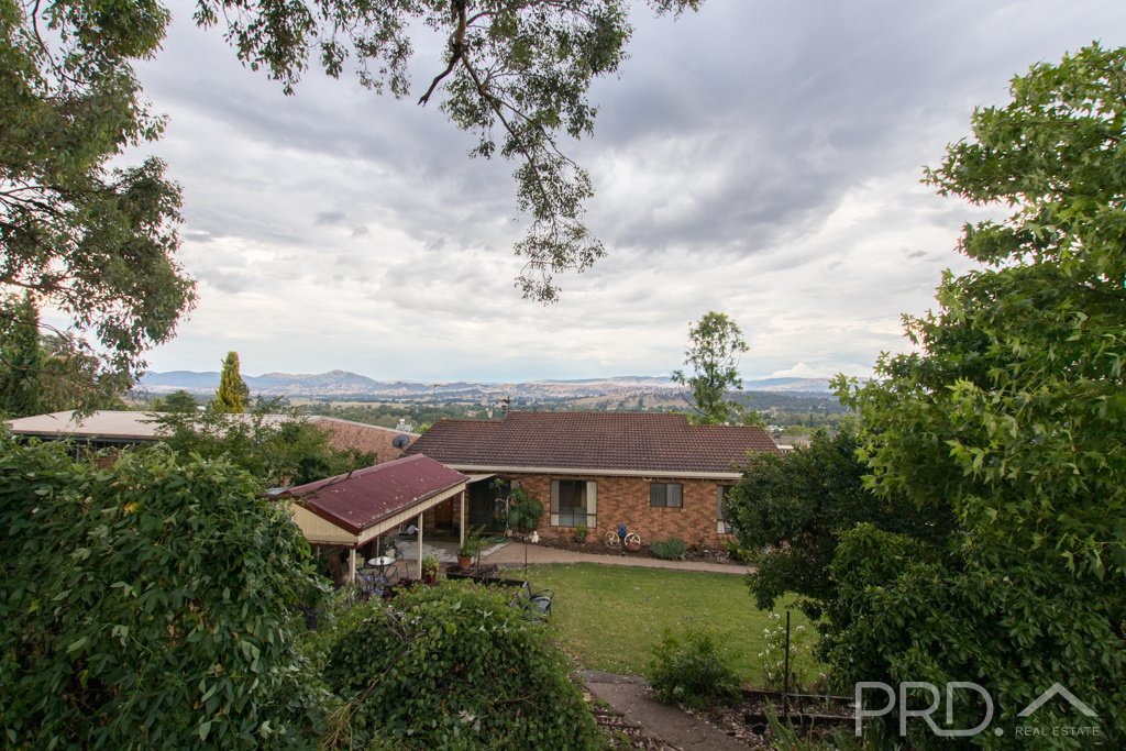 77 Dalhunty Street TUMUT 17