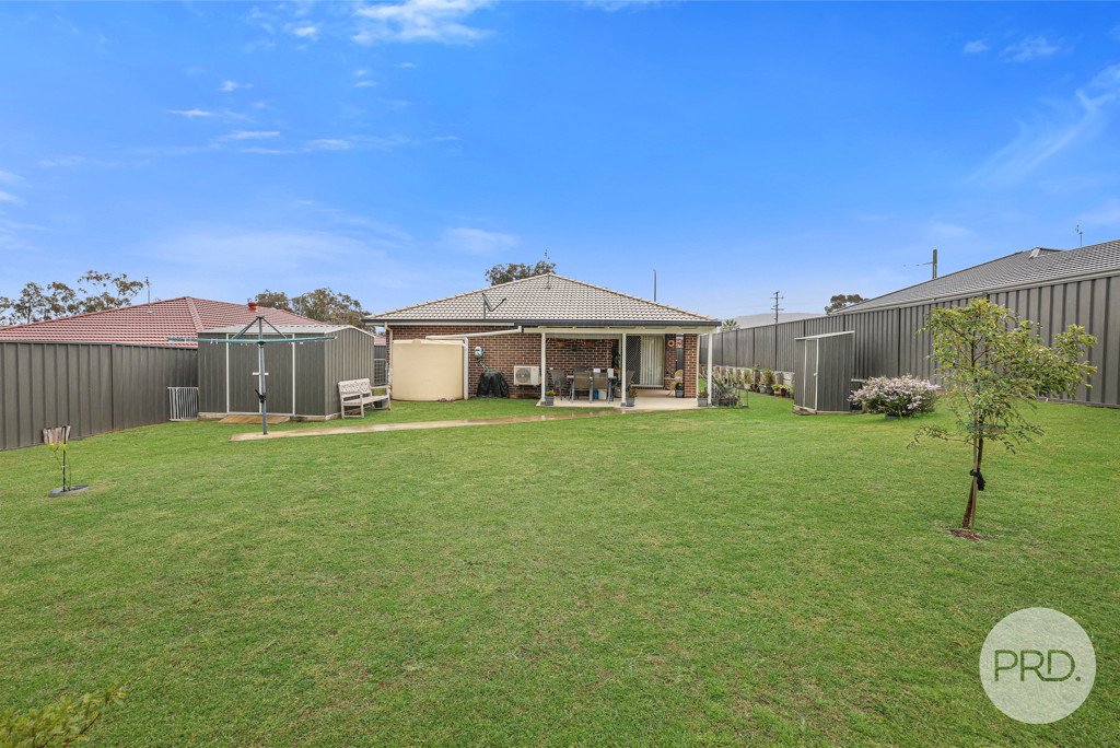 77 Denman Avenue TAMWORTH 7