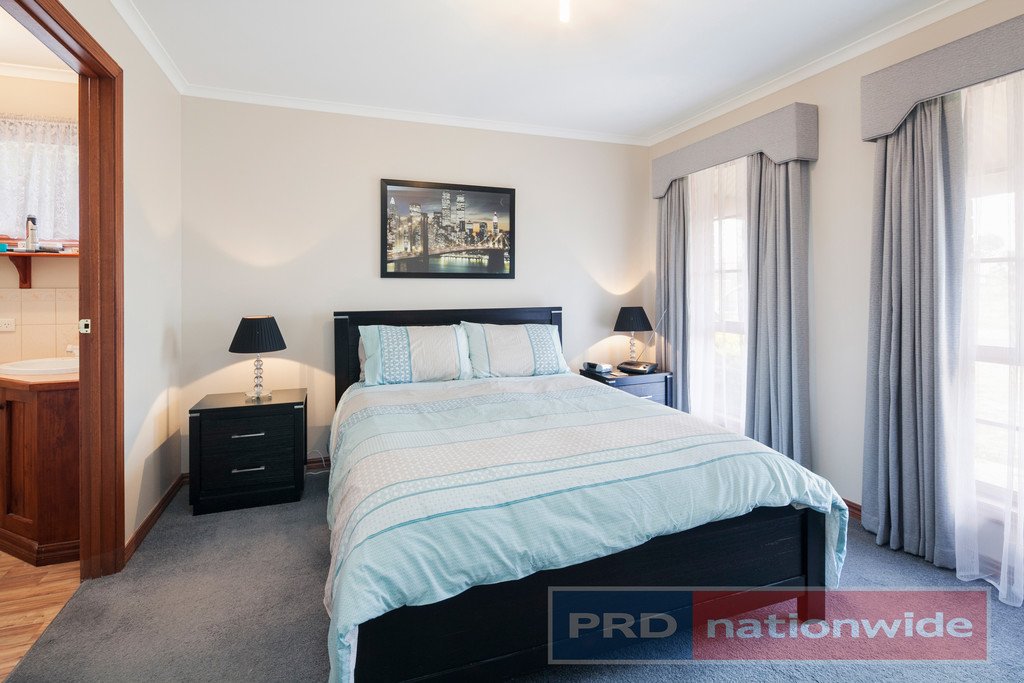 77 Hill Street SEBASTOPOL 5