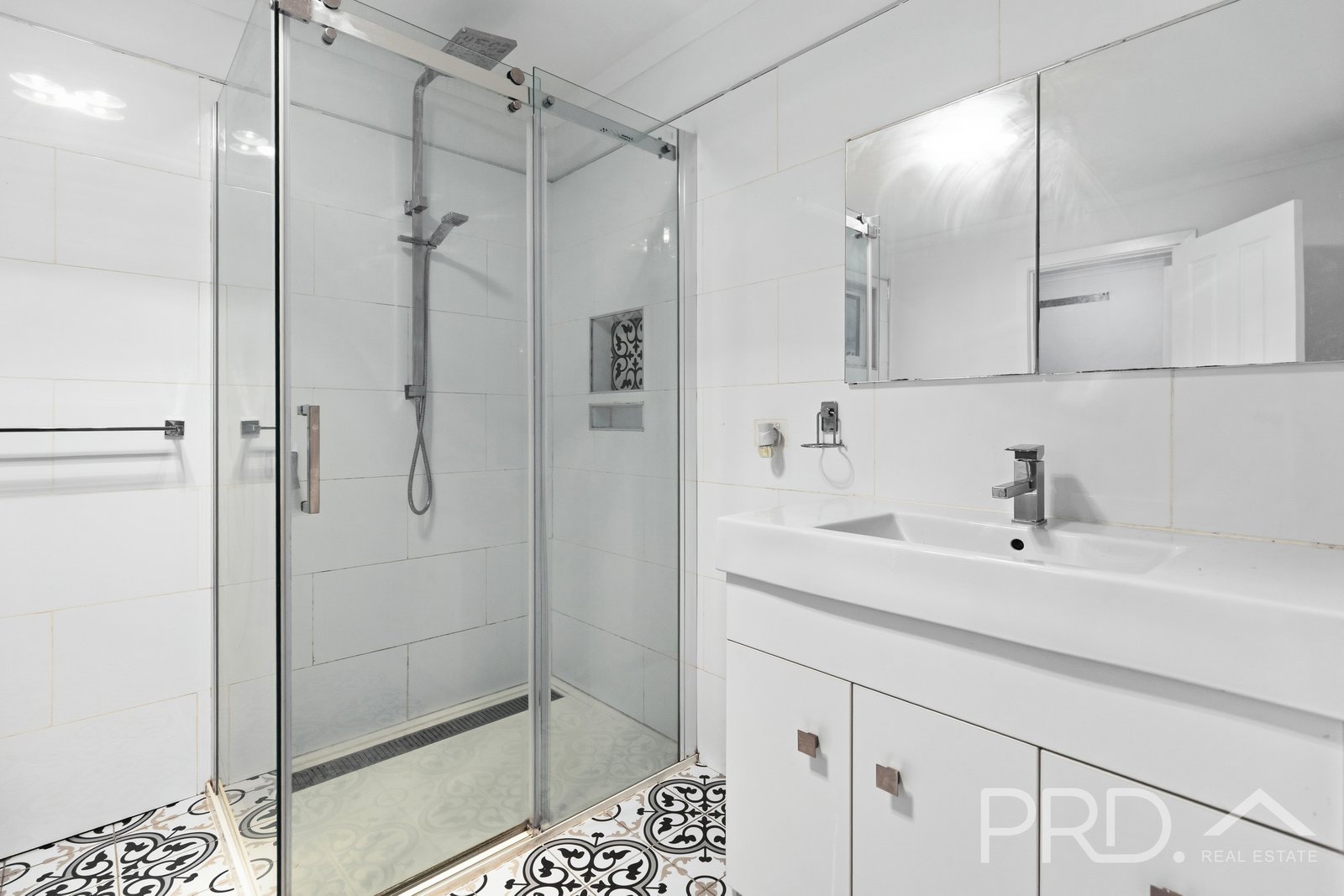 77 Lockhart Street ADELONG 11