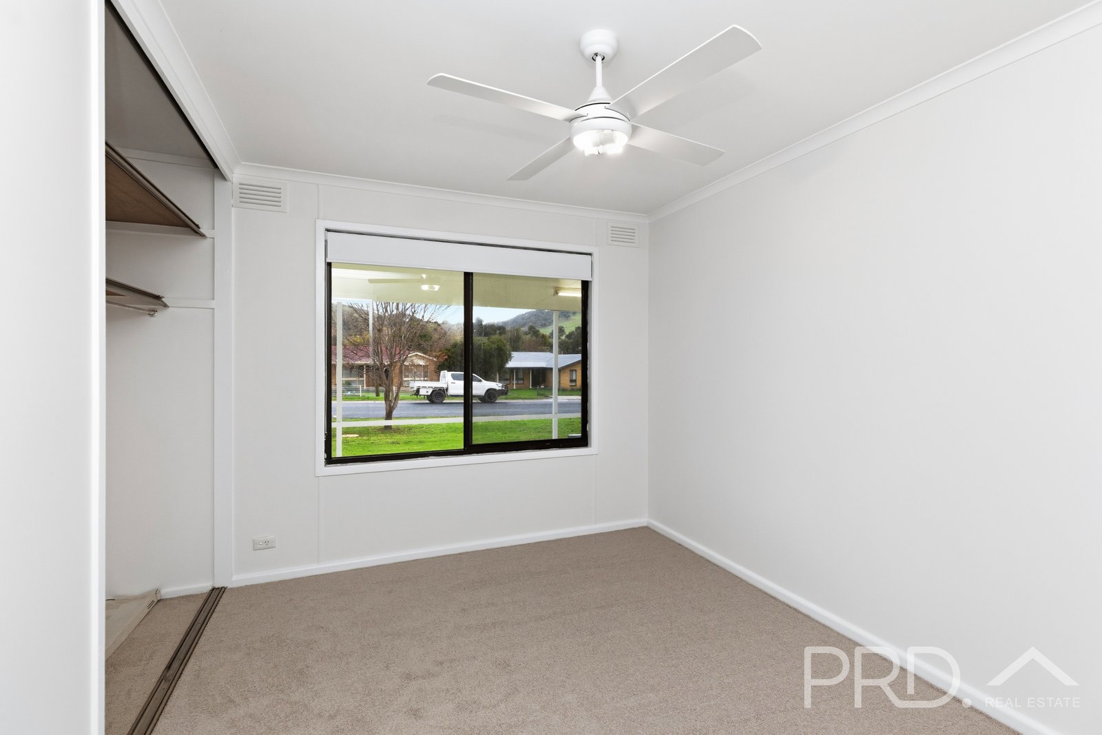 77 Lockhart Street ADELONG 13