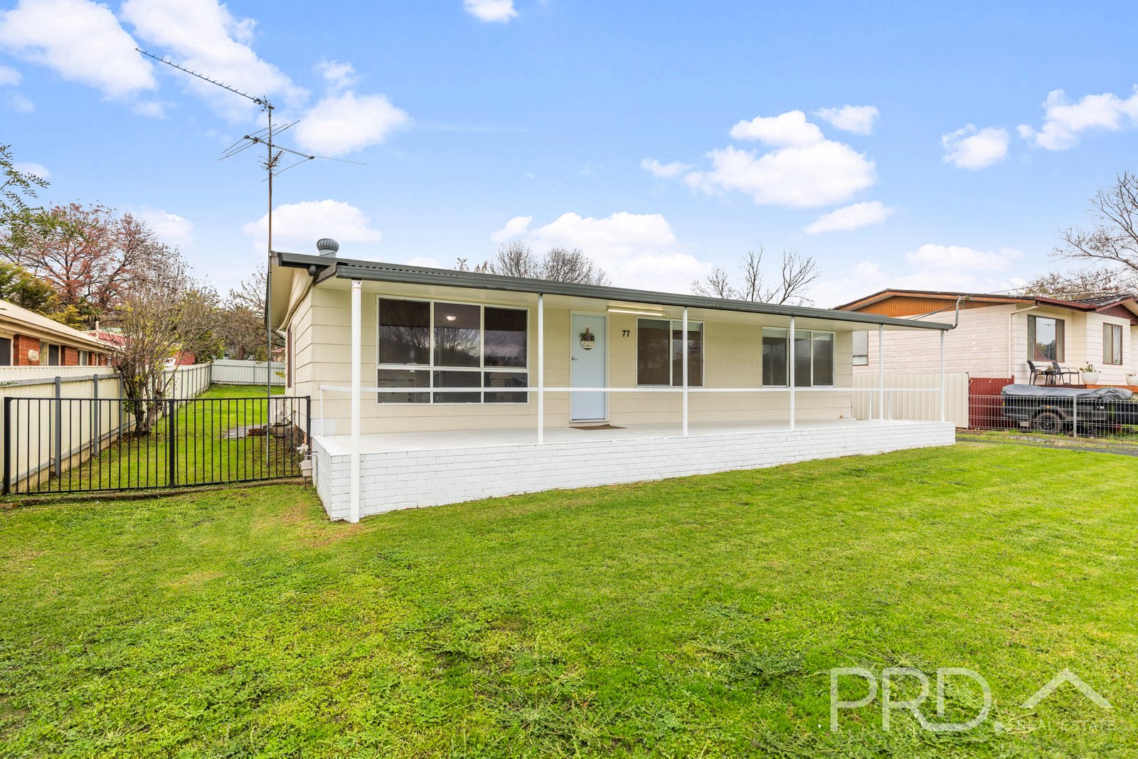 77 Lockhart Street ADELONG 16