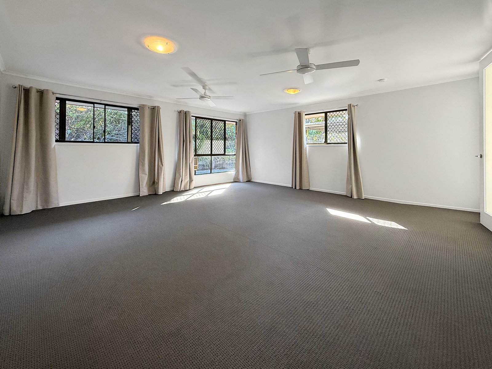 77 Macquarie Avenue MOLENDINAR 4