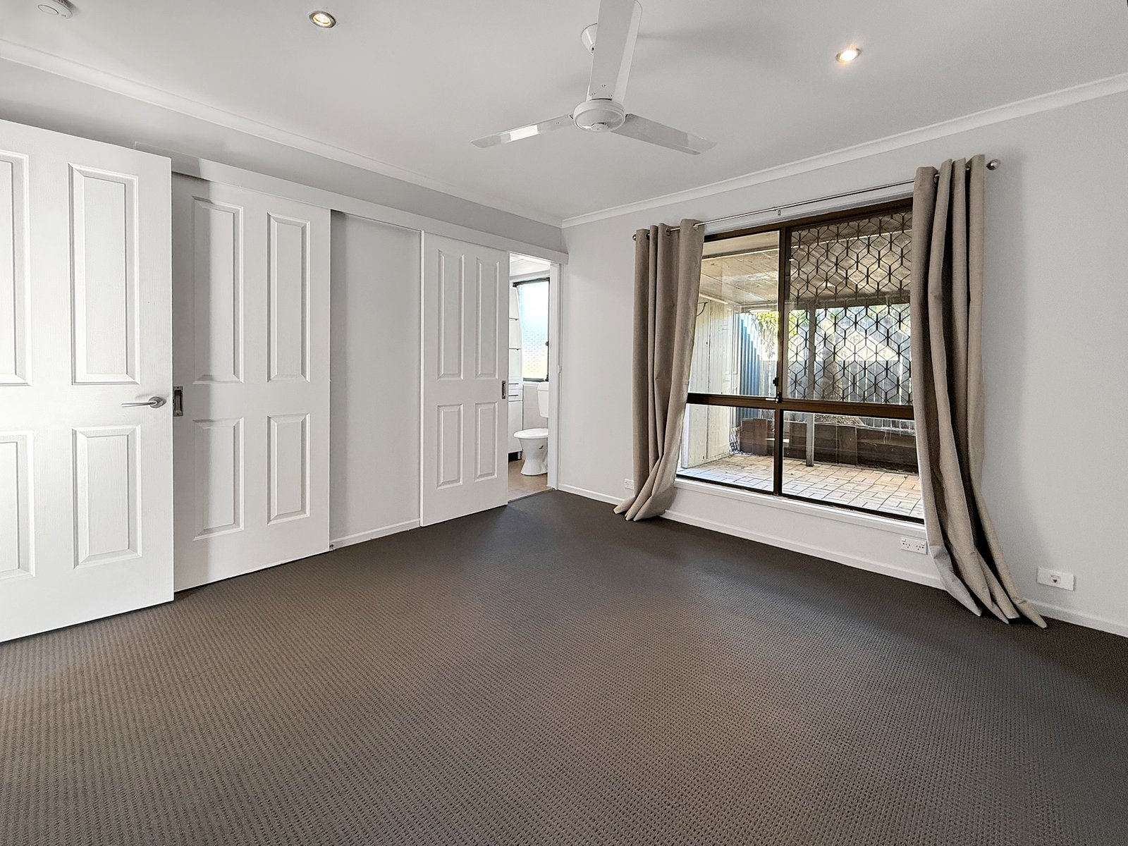 77 Macquarie Avenue MOLENDINAR 9