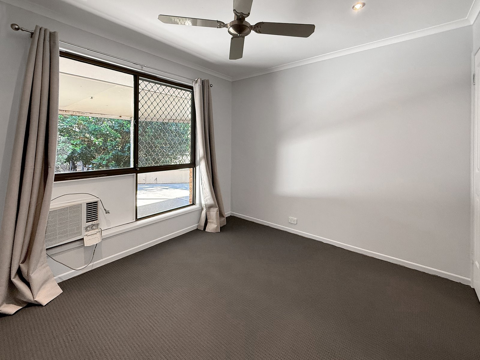 77 Macquarie Avenue MOLENDINAR 12