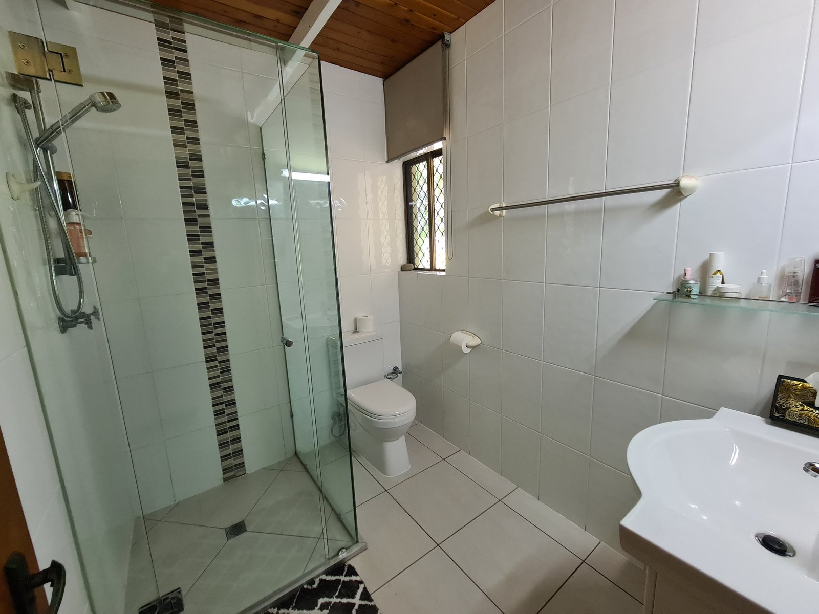 77 MALPAS Street BOYNE ISLAND 21