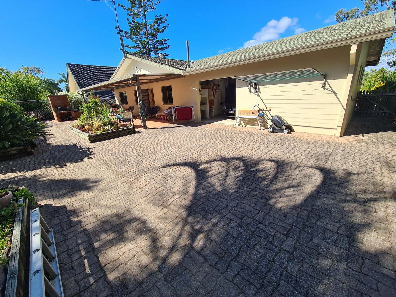 77 MALPAS Street BOYNE ISLAND 28