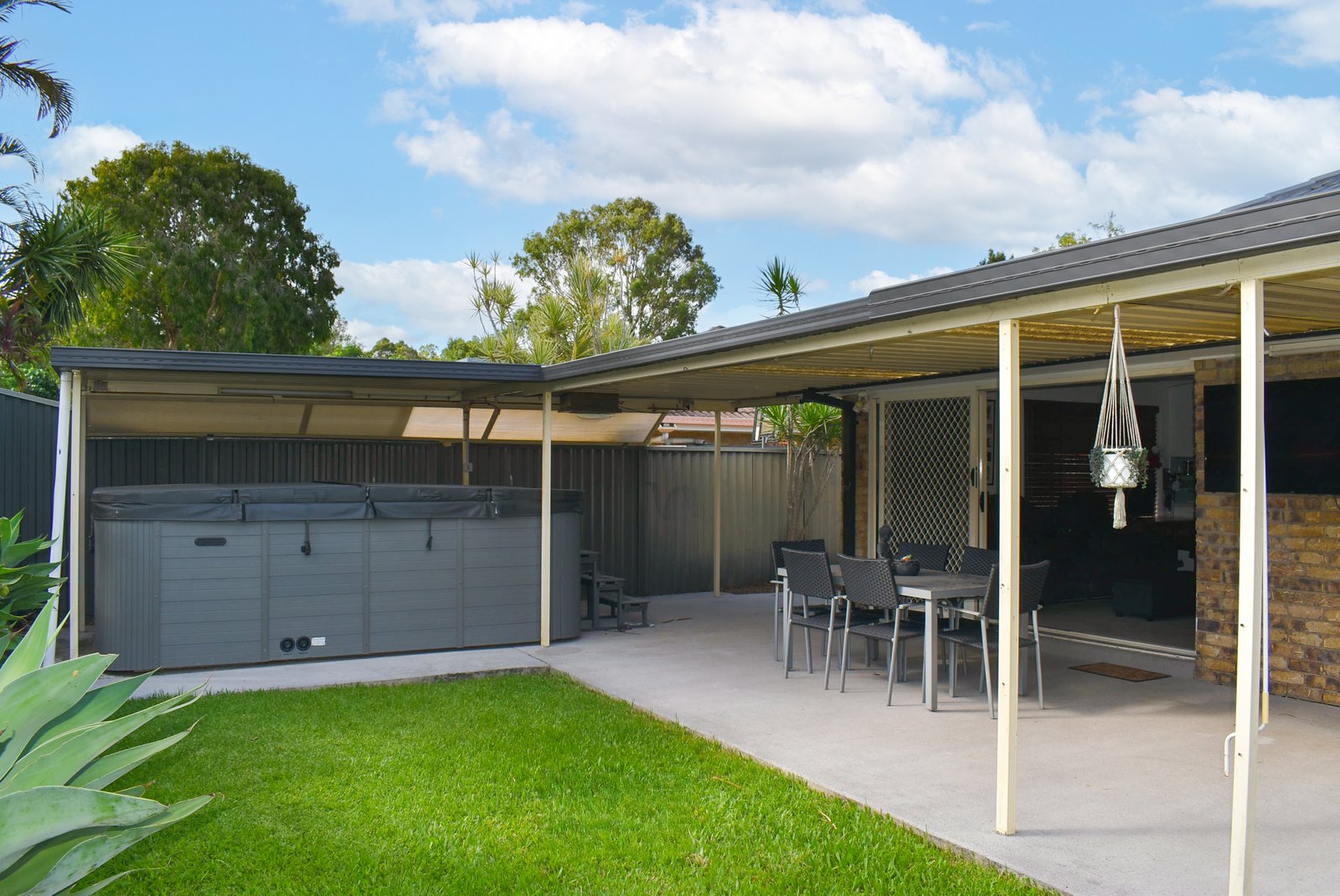 77 Oakdale Avenue NERANG 3