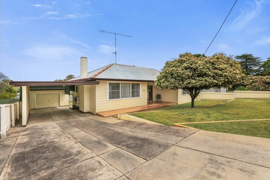 77 Peel Street TAMWORTH 2