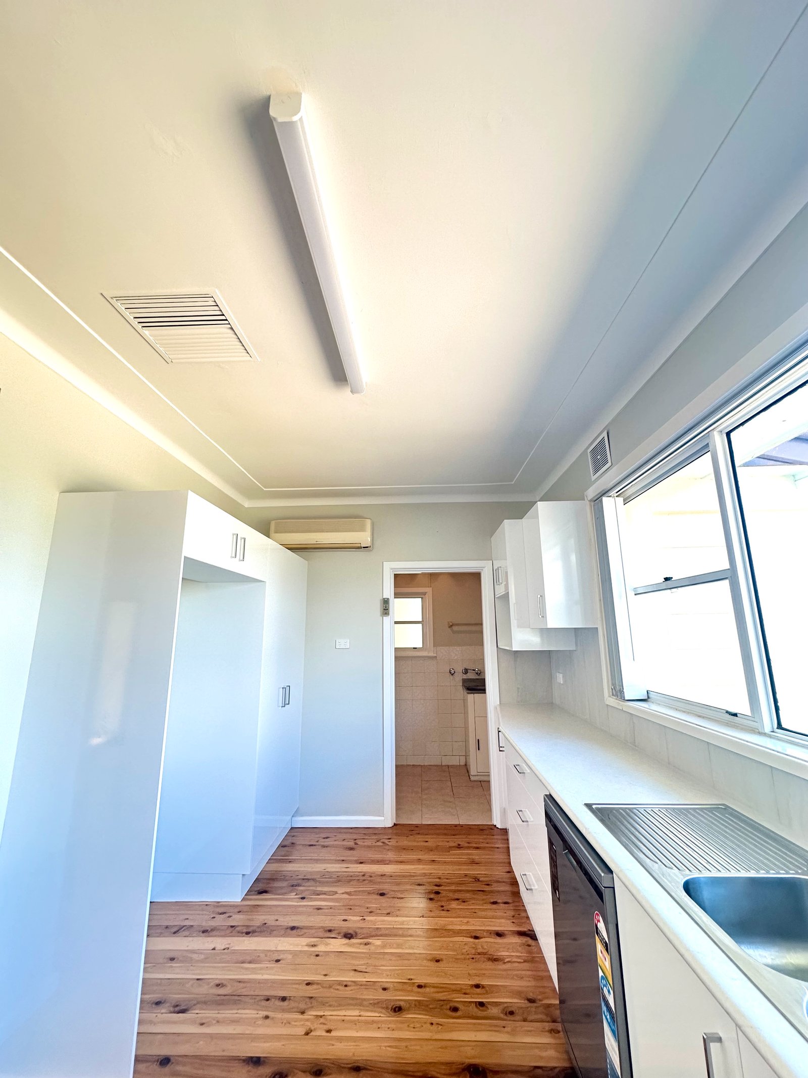 77 Peel Street TAMWORTH 8