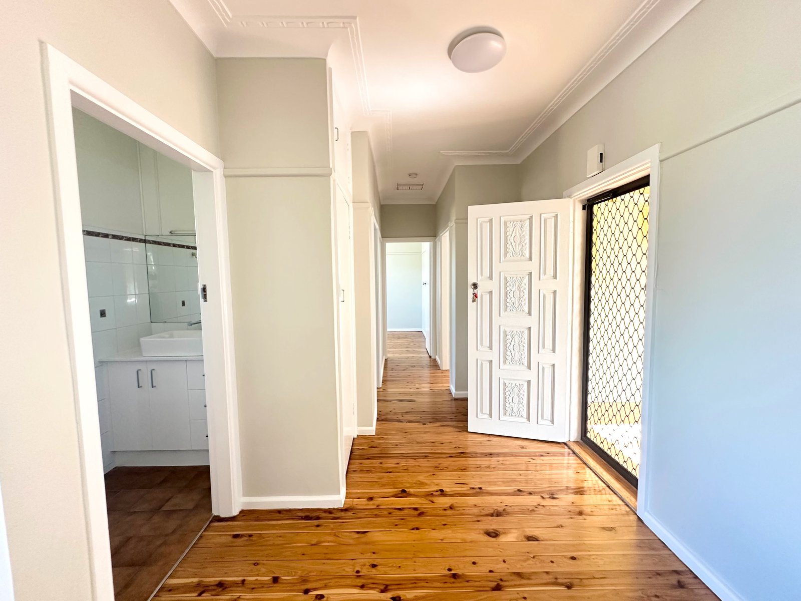 77 Peel Street TAMWORTH 9