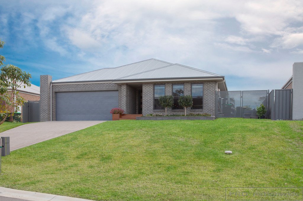 77 Radiant Avenue BOLWARRA HEIGHTS 1