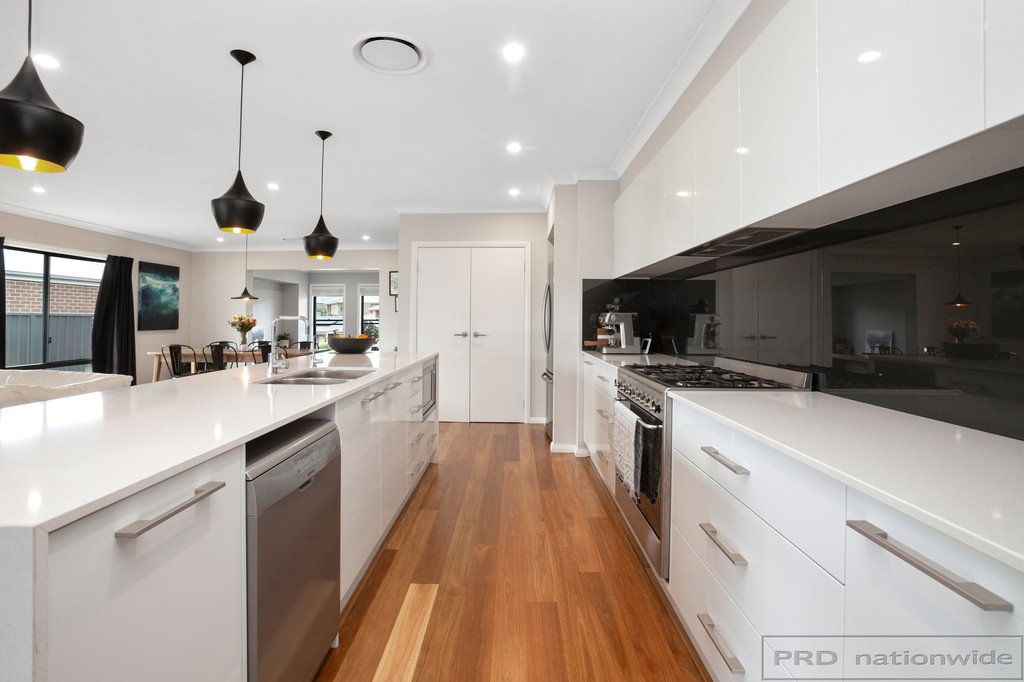 77 Radiant Avenue BOLWARRA HEIGHTS 7