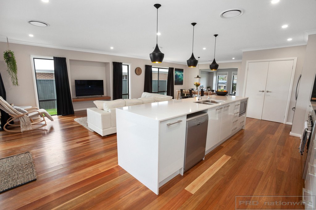 77 Radiant Avenue BOLWARRA HEIGHTS 9
