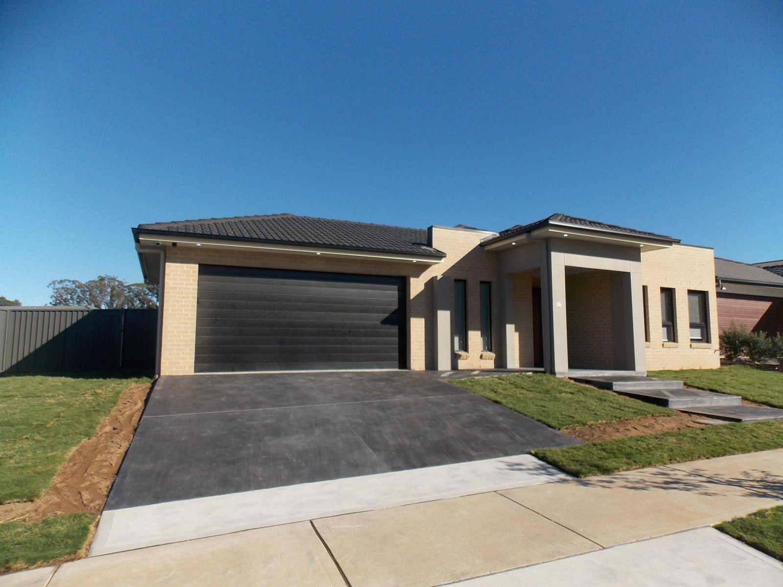 77 Sinclair Parade Jordan Springs 1