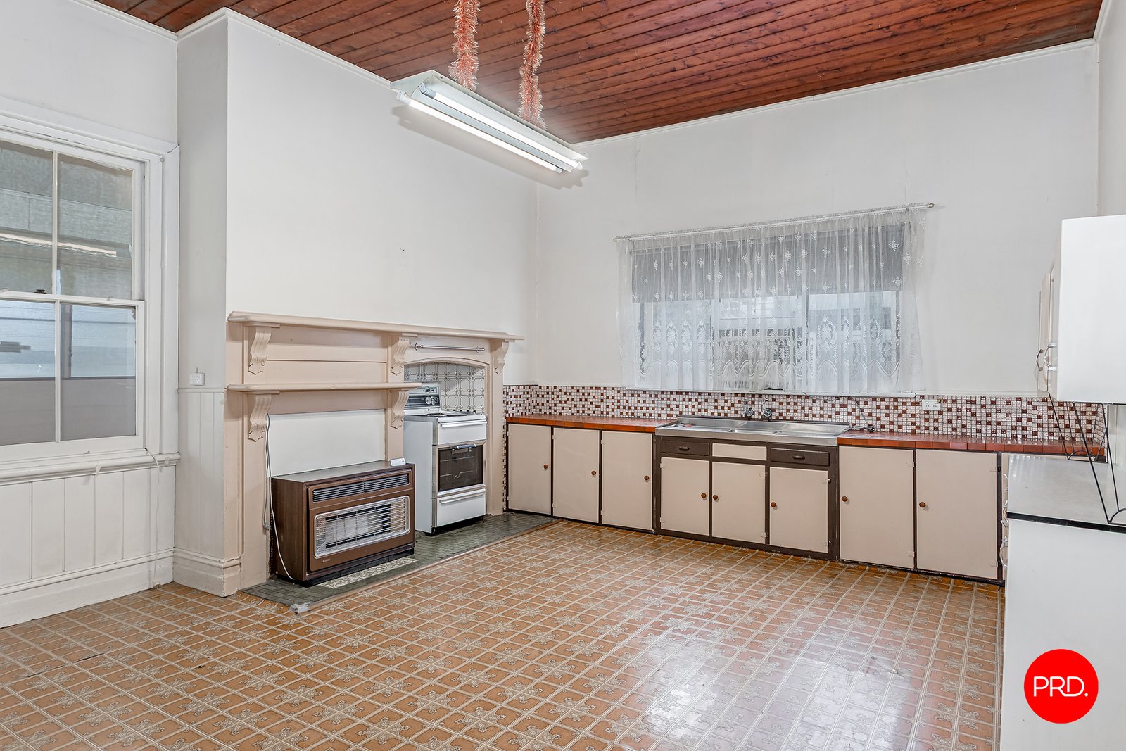 77 Sternberg Street KENNINGTON 7