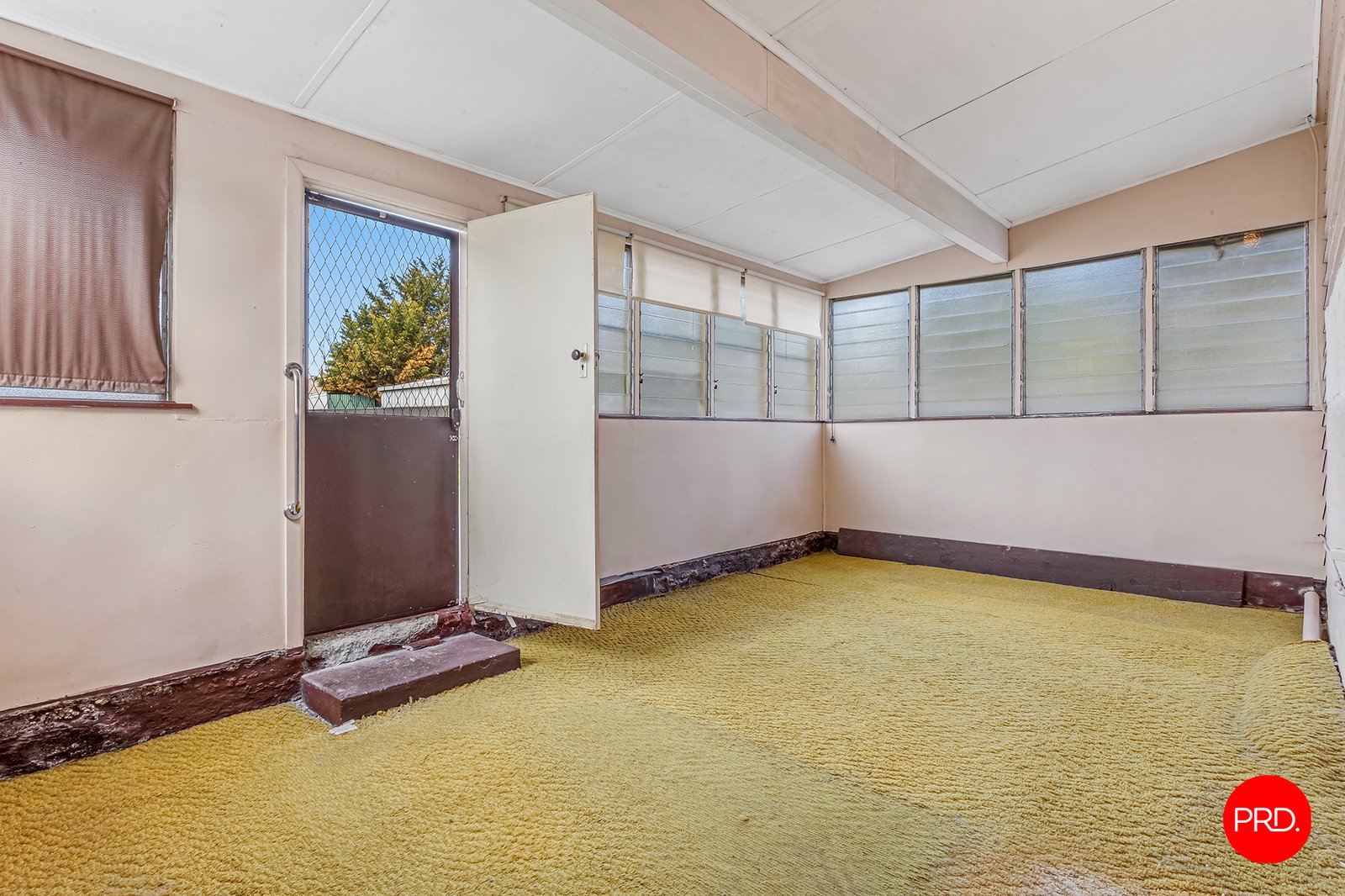 77 Sternberg Street KENNINGTON 9