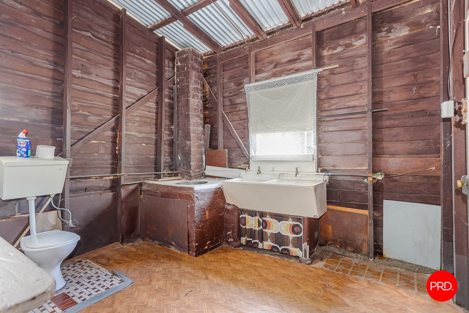 77 Sternberg Street KENNINGTON 10