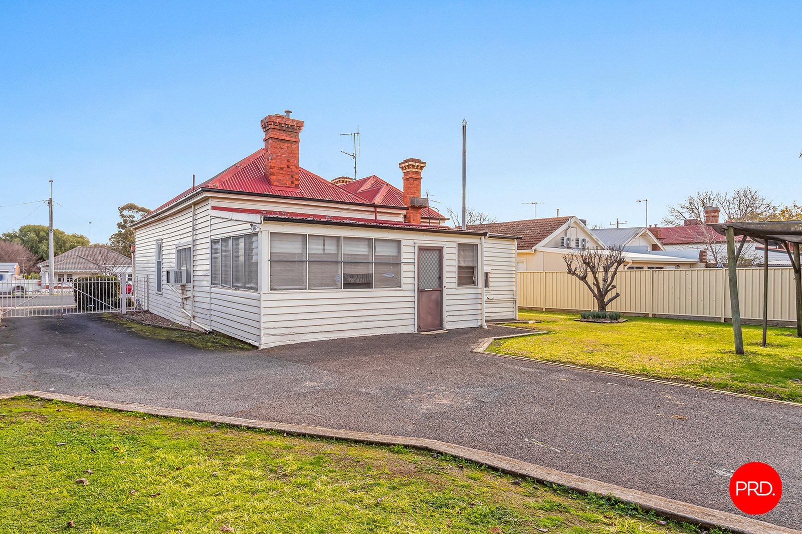 77 Sternberg Street KENNINGTON 12