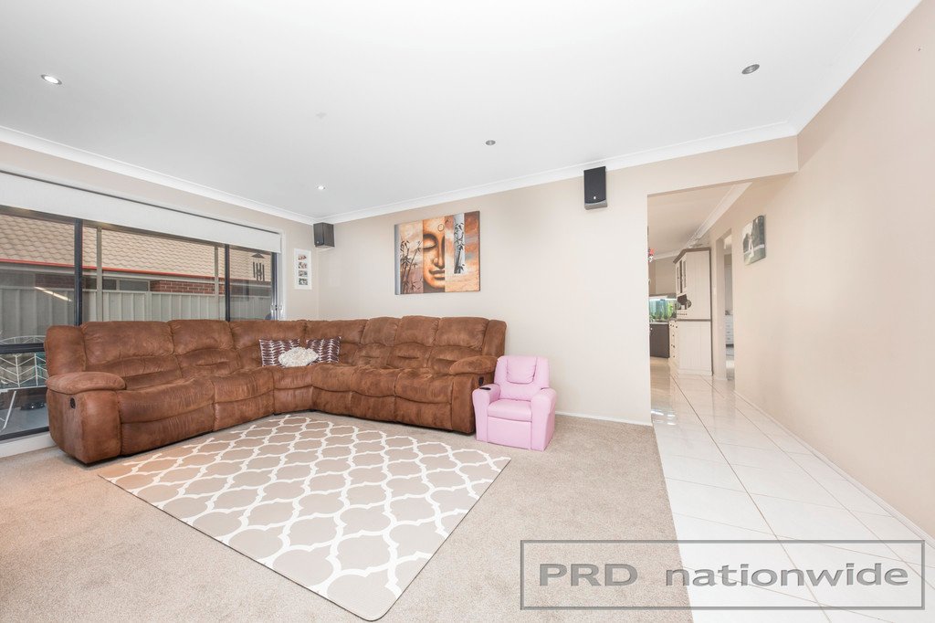 77 Streeton Drive METFORD 2