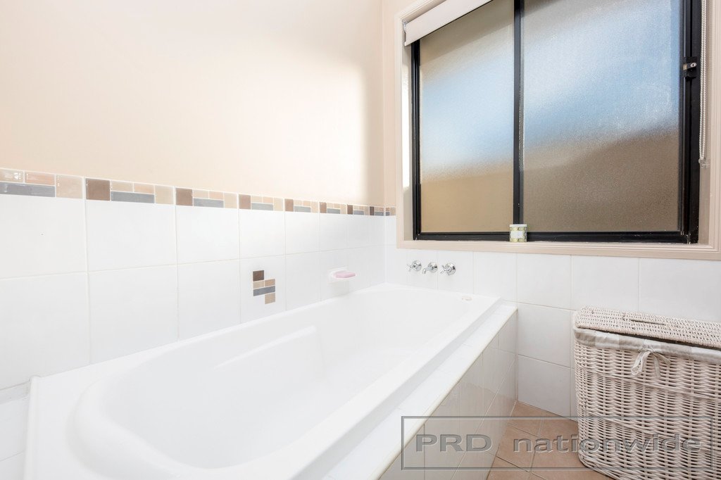 77 Streeton Drive METFORD 17