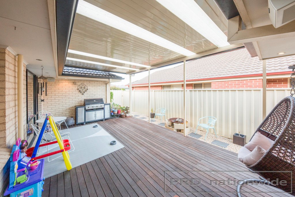77 Streeton Drive METFORD 18