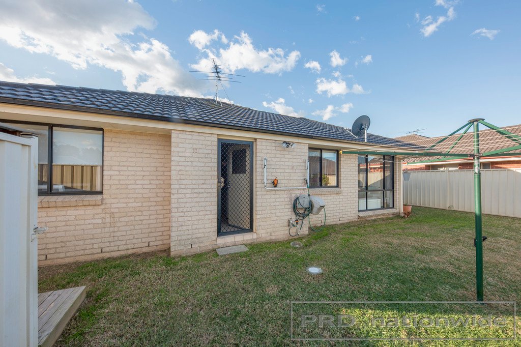 77 Streeton Drive METFORD 25