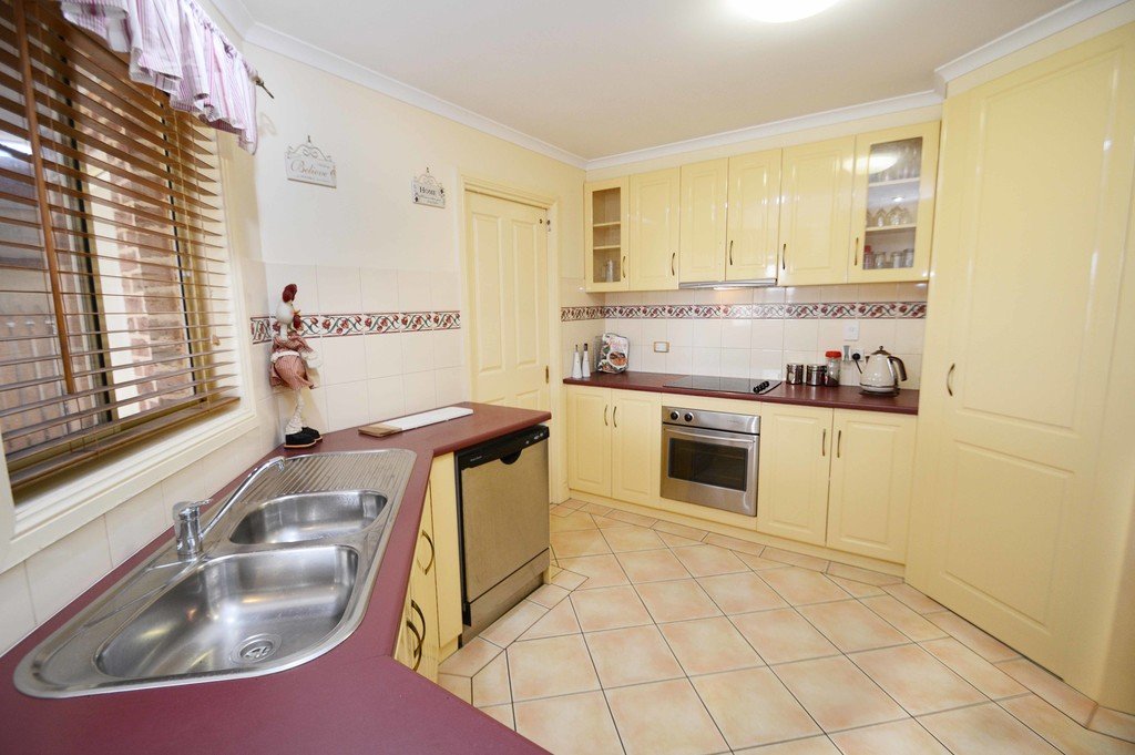 77 Summer Drive BURONGA 4