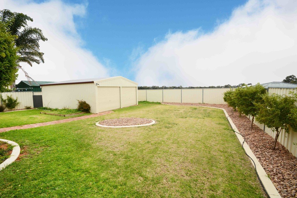 77 Summer Drive BURONGA 9