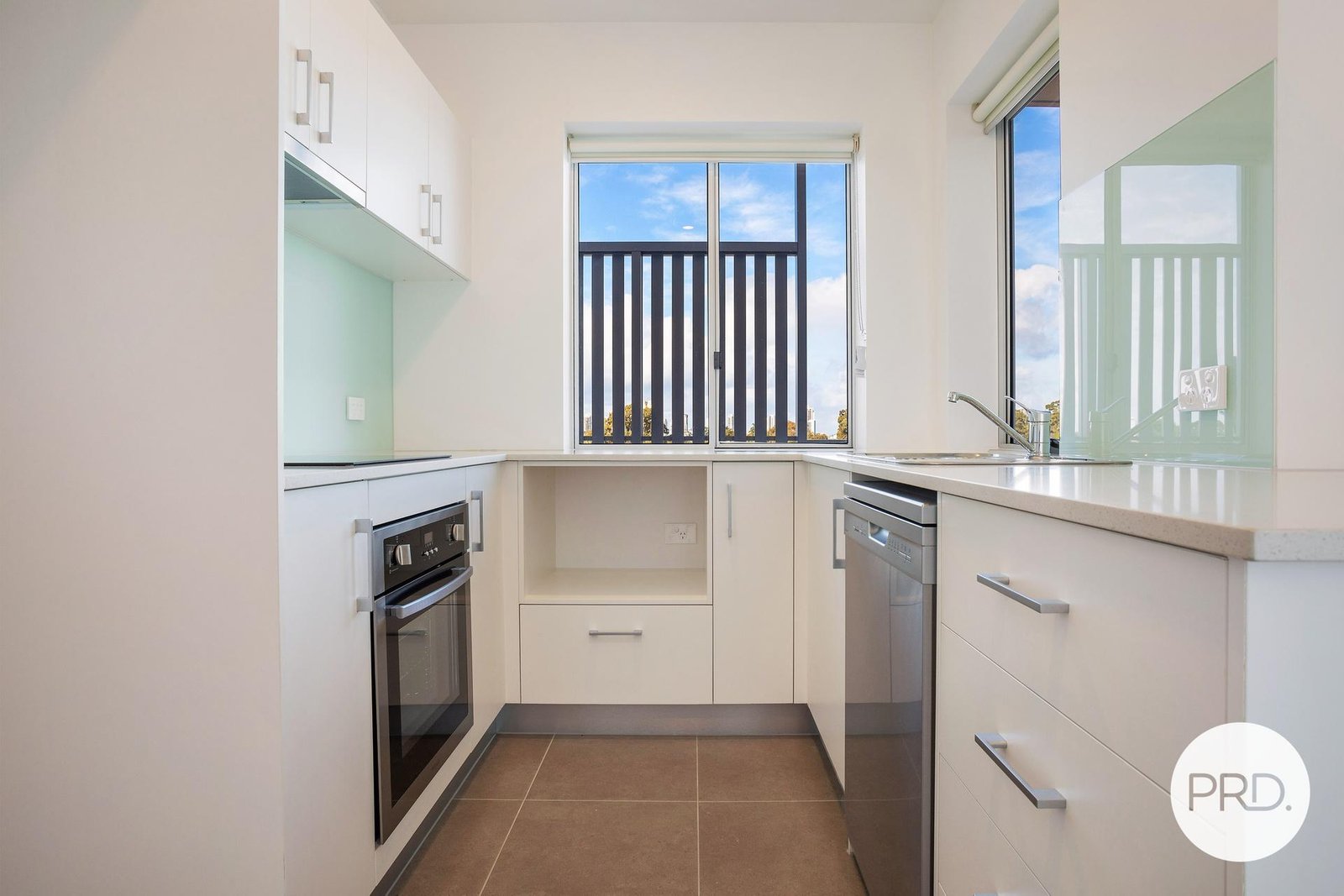 7/70 Minnie Street SOUTHPORT 3