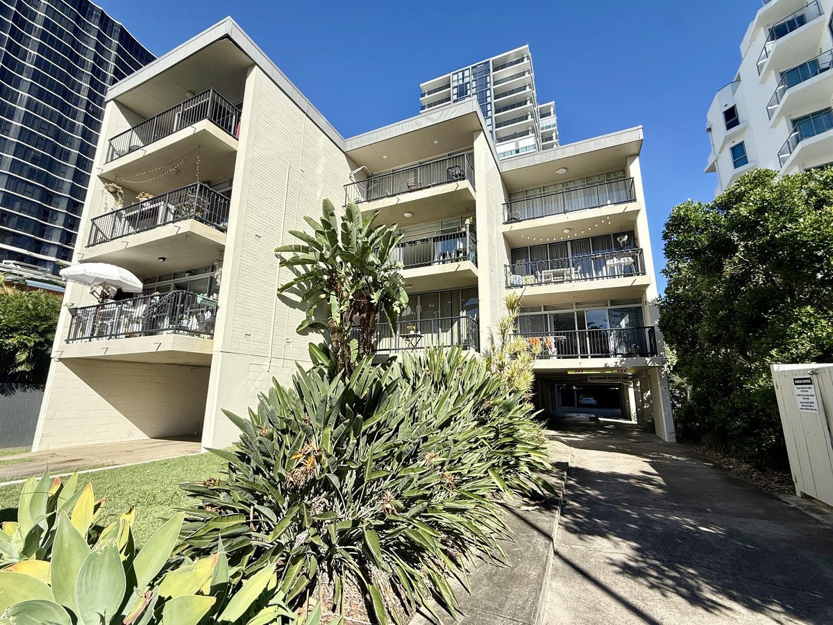 7/74 The Esplanade Burleigh Heads 11