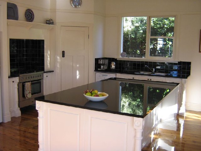 777 Frauenfelder Street NORTH ALBURY 4