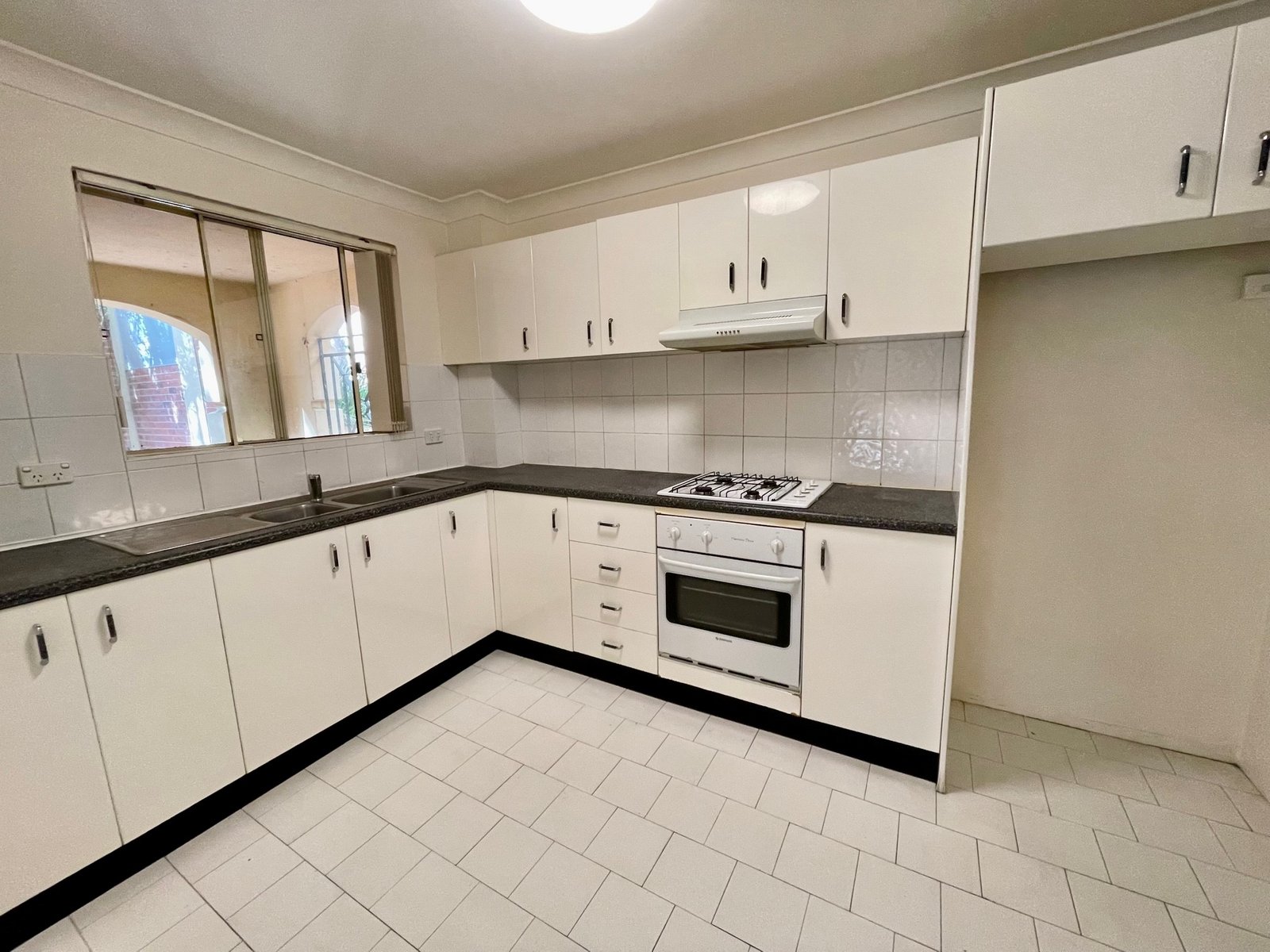 7/8-12 Bond Street HURSTVILLE 2