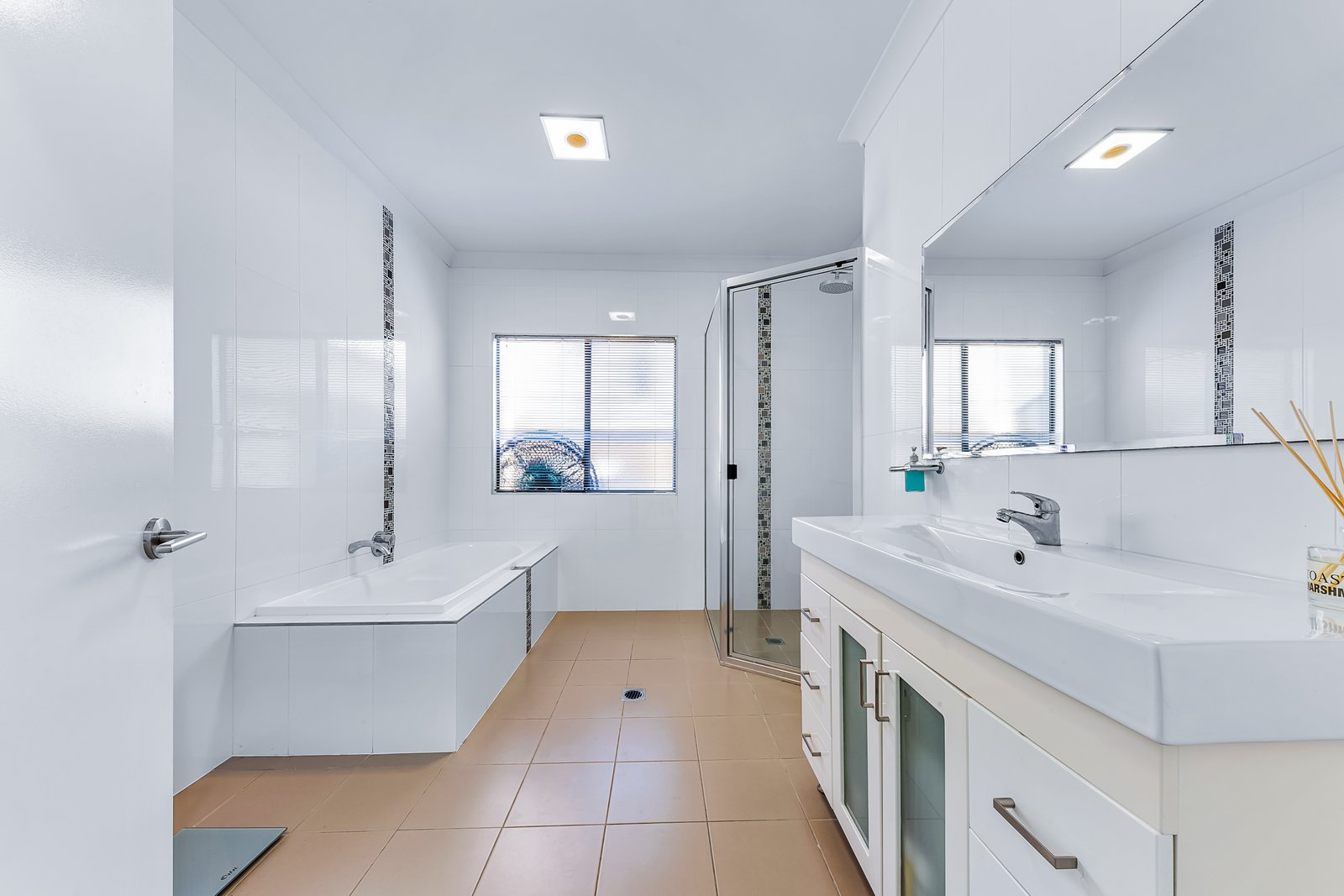 78 Abell Road CANNONVALE 18