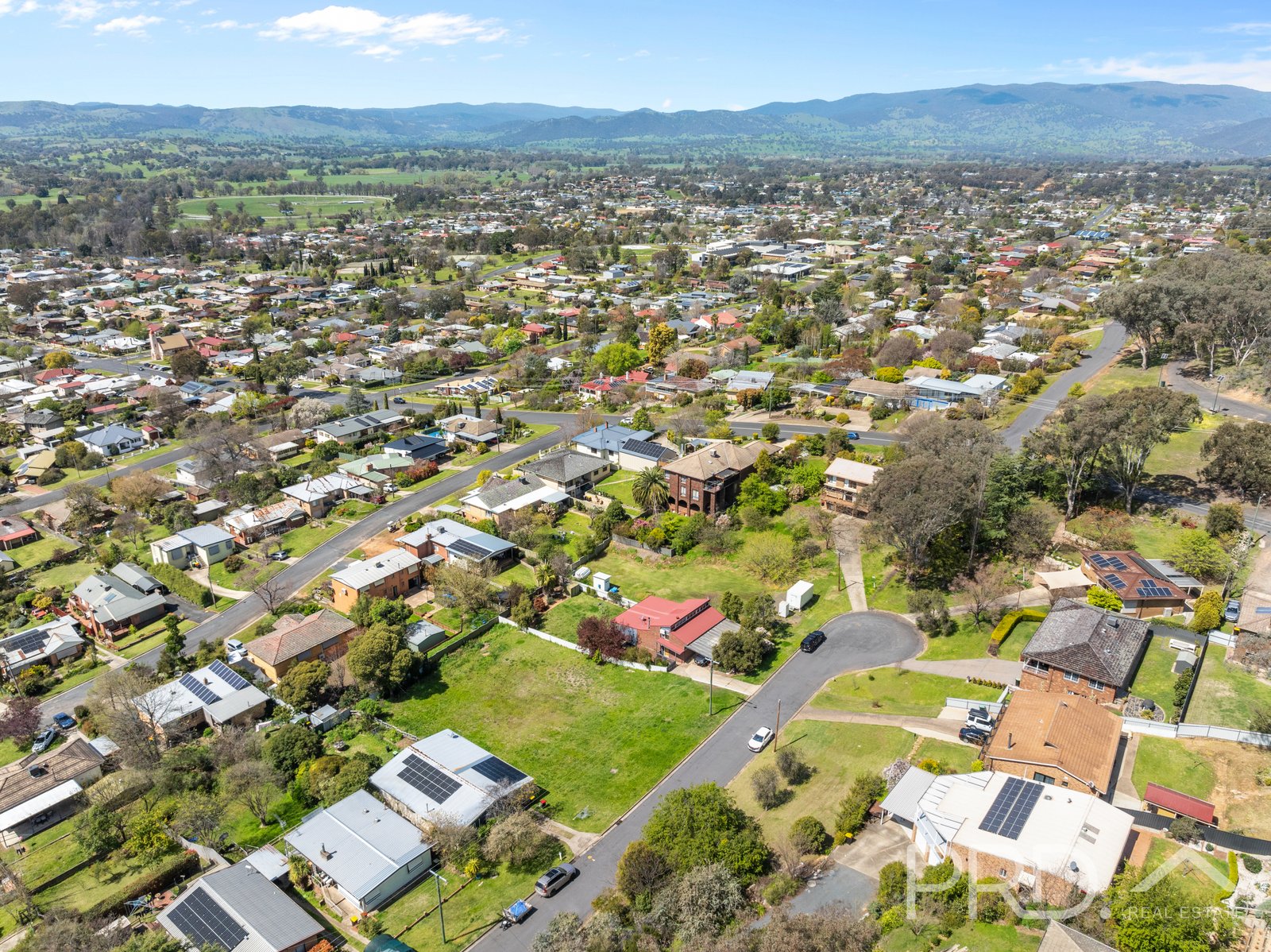 78 Dalhunty Street TUMUT 13