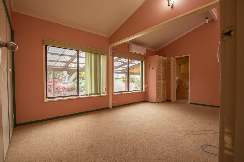 78 Howick Street TUMUT 11