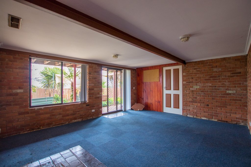 78 Howick Street TUMUT 14