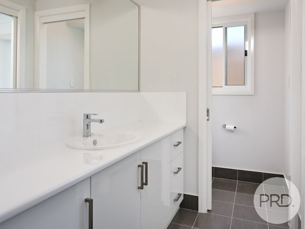 78 Lingiari Drive LLOYD 11