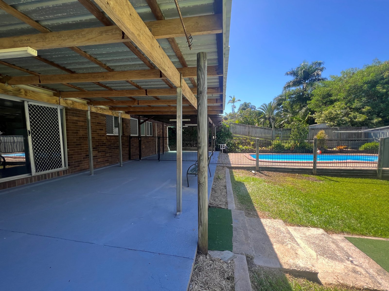 78 Malpas Street BOYNE ISLAND 12