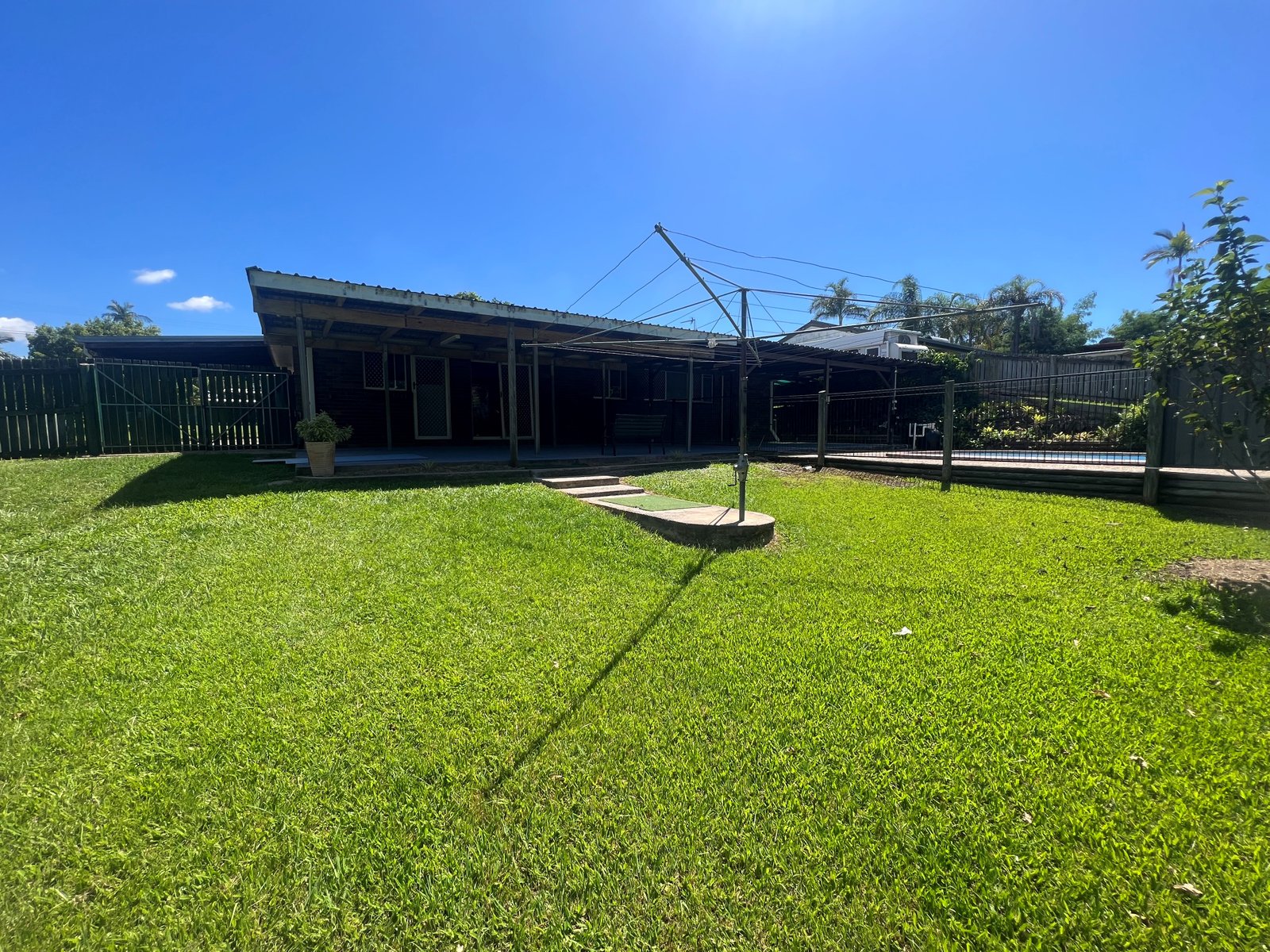 78 Malpas Street BOYNE ISLAND 17