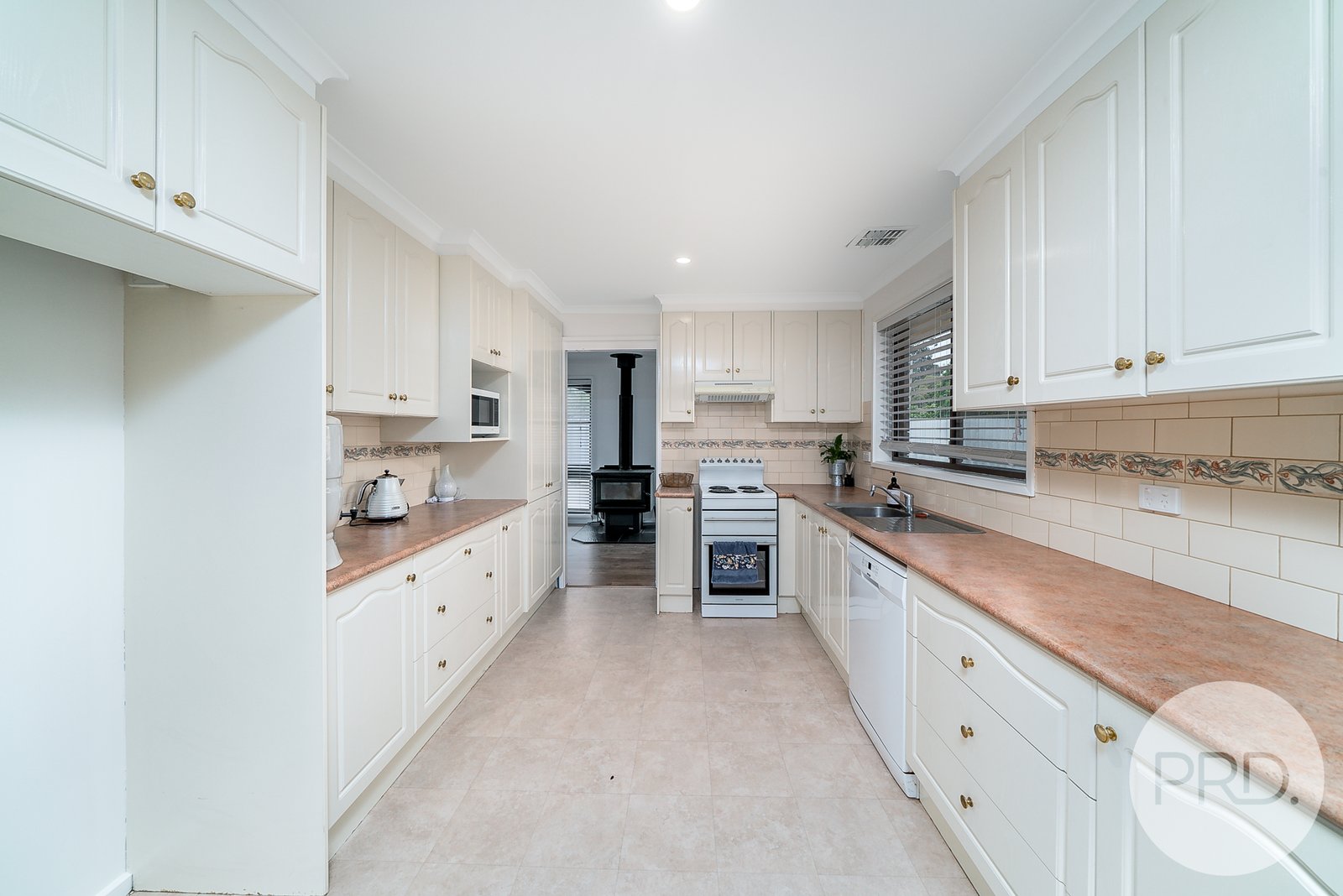 78 Vincent Road LAKE ALBERT 3