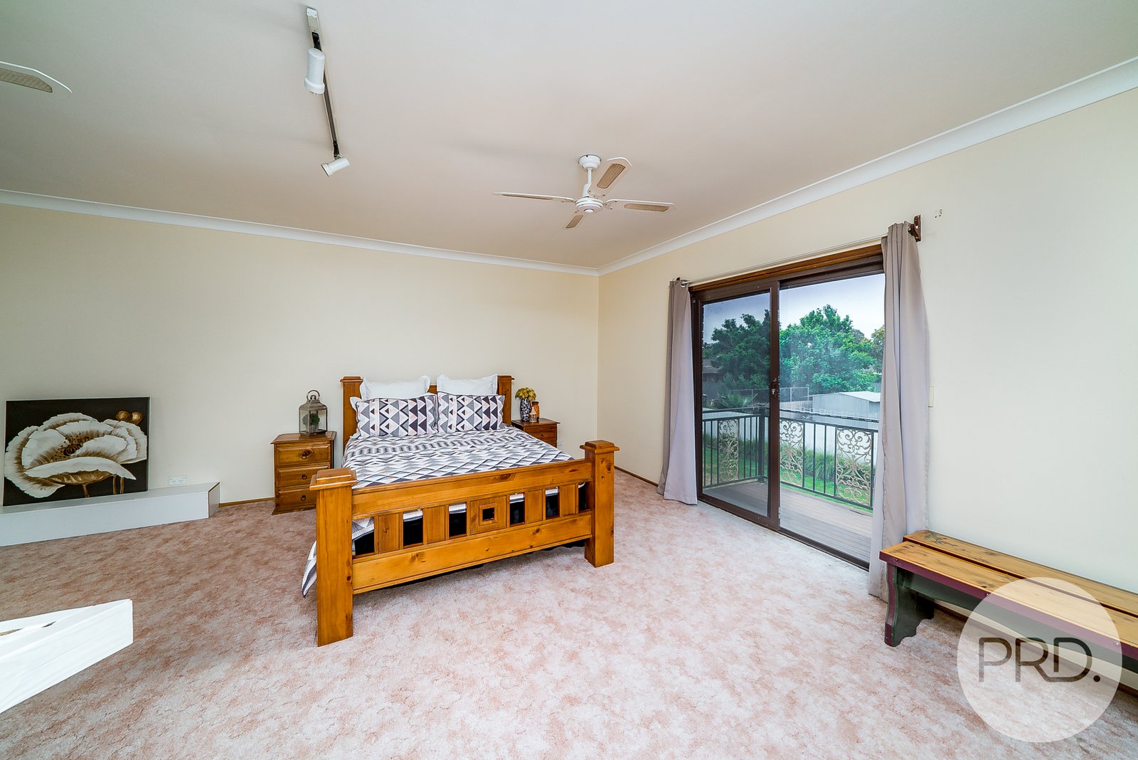 78 Vincent Road LAKE ALBERT 9