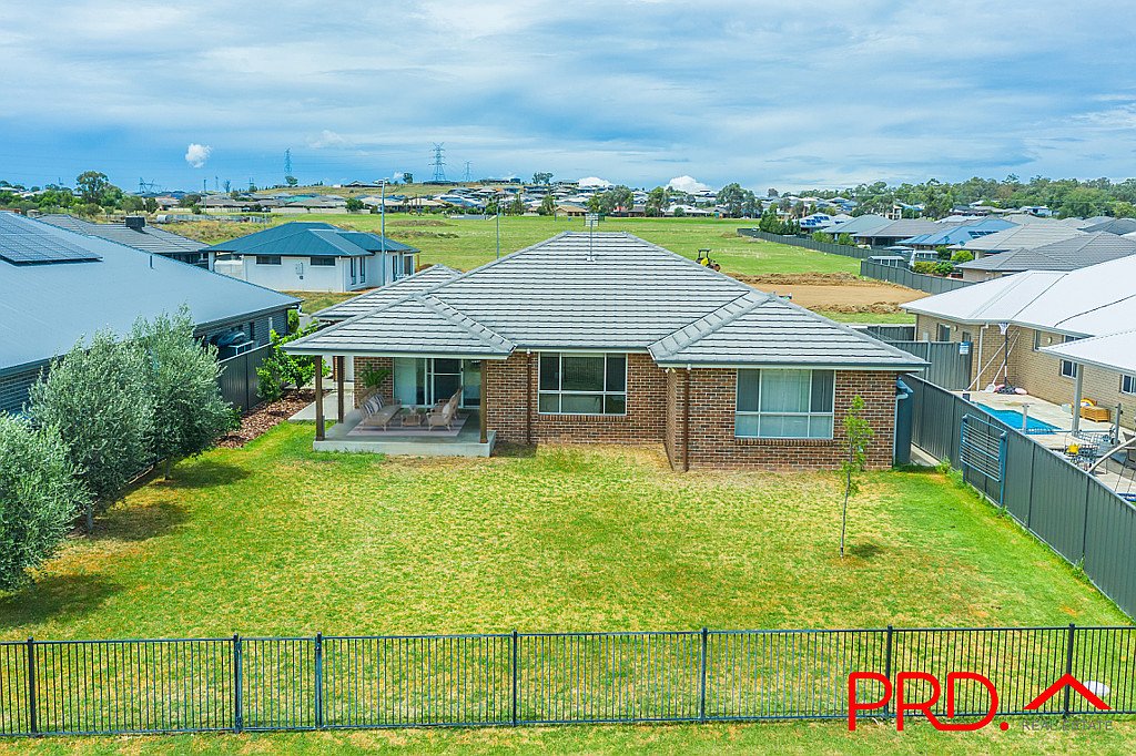 78 Warrah Drive TAMWORTH 14